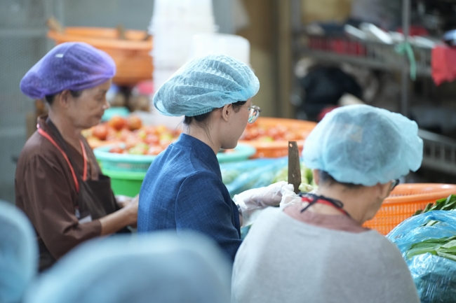 Dharma talk Secular people, dharma practitioners - Most Thích Giác Đăng in the 107th Seven-day Retreat