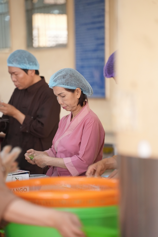 Dharma talk Secular people, dharma practitioners - Most Thích Giác Đăng in the 107th Seven-day Retreat