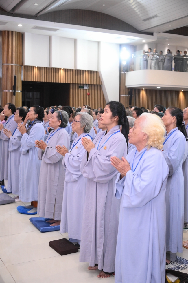 Dharma talk Secular people, dharma practitioners - Most Thích Giác Đăng in the 107th Seven-day Retreat