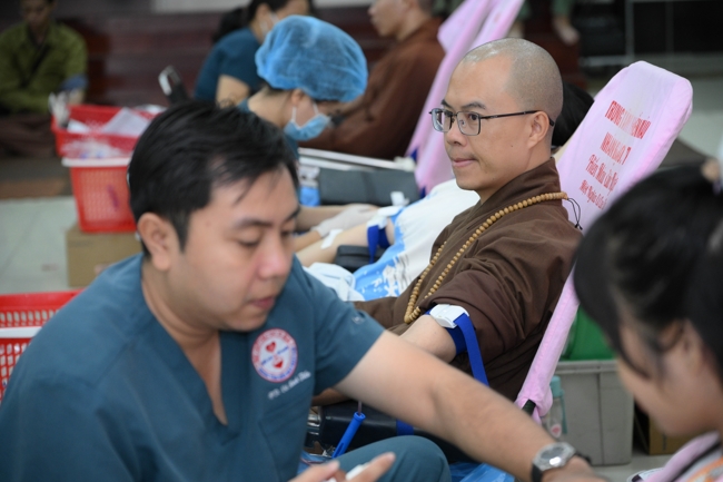 Hiến máu nhân đạo