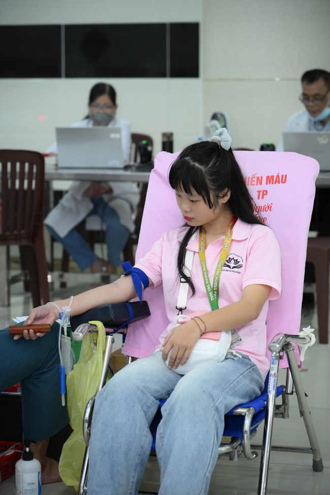 Hiến máu nhân đạo