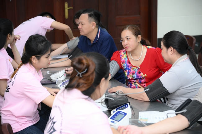 Hiến máu nhân đạo