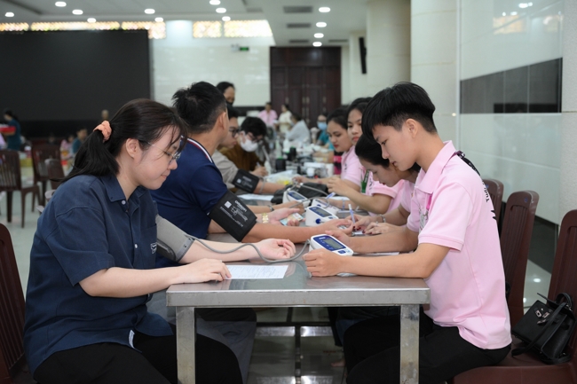 Hiến máu nhân đạo