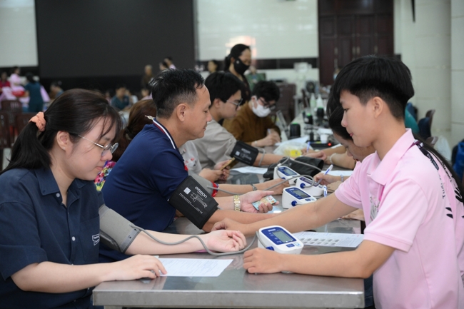 Hiến máu nhân đạo