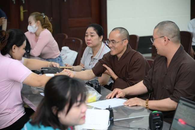 Hiến máu nhân đạo