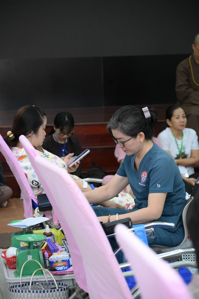 Hiến máu nhân đạo