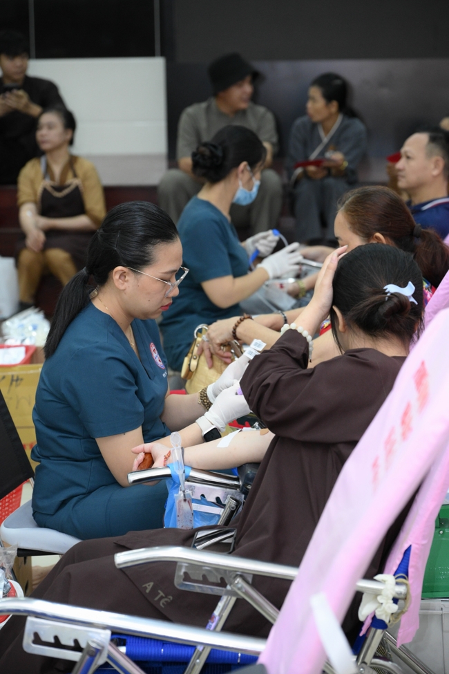 Hiến máu nhân đạo