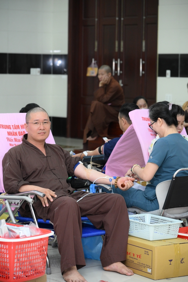 Hiến máu nhân đạo