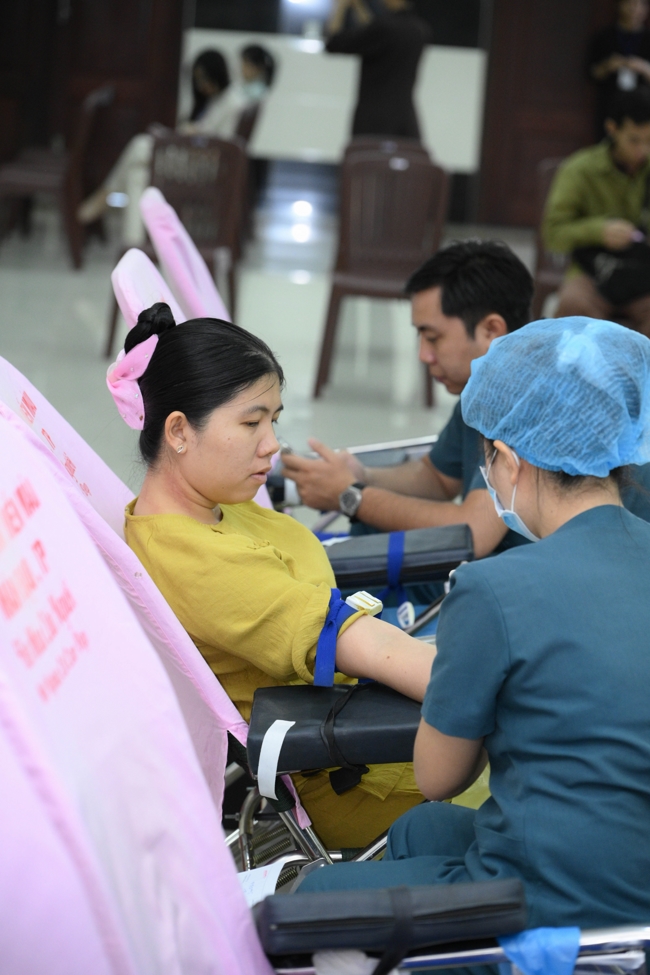 Hiến máu nhân đạo