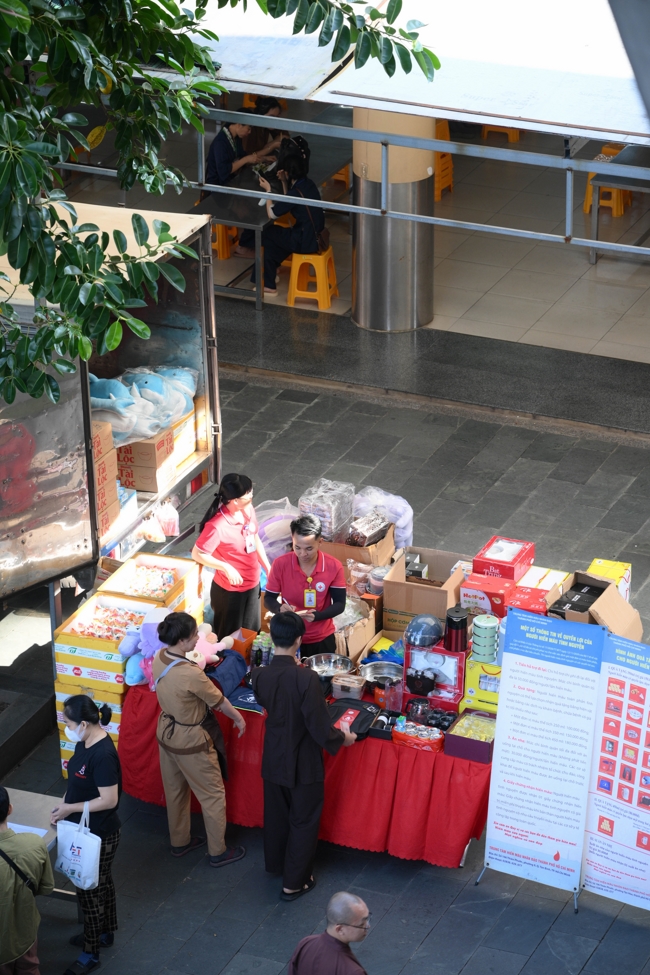 Hiến máu nhân đạo