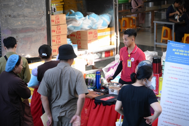 Hiến máu nhân đạo