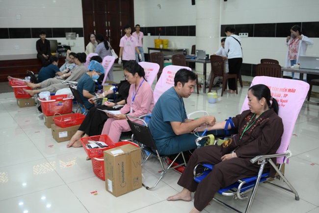 Hiến máu nhân đạo