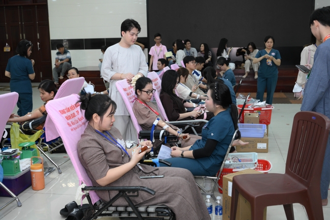 Hiến máu nhân đạo