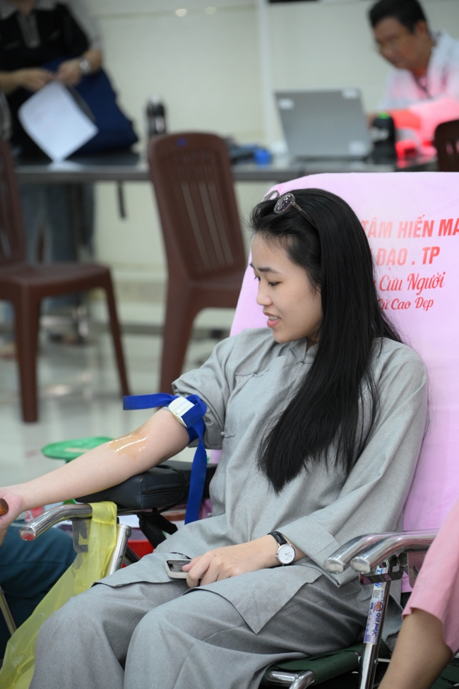 Hiến máu nhân đạo