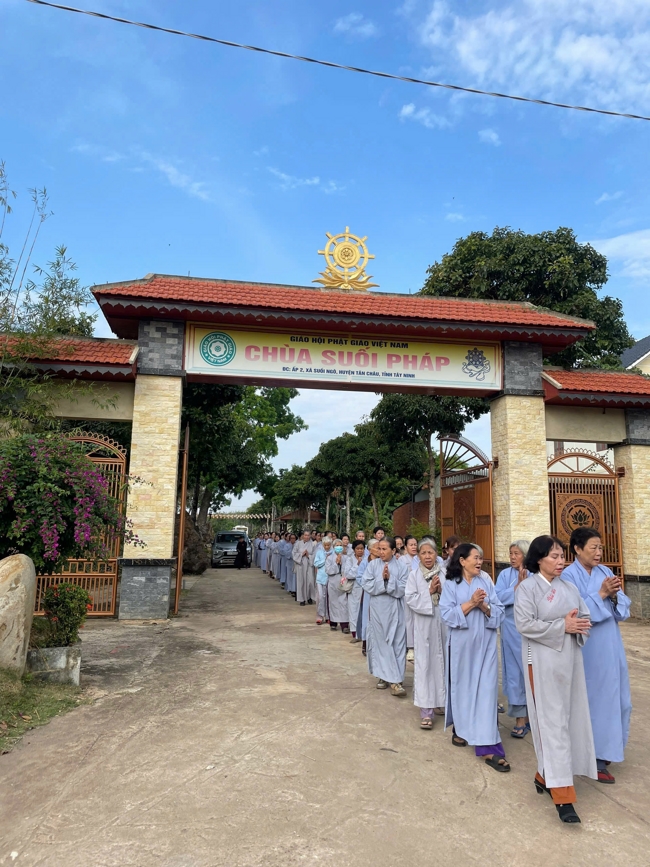 Chùa Suối Pháp – Tây Ninh: Khóa tu một ngày an lạc