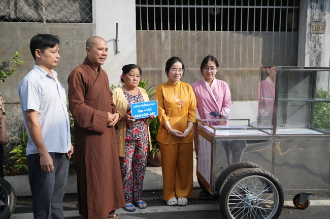 Chương trình từ thiện “Phương tiện nghĩa tình”.