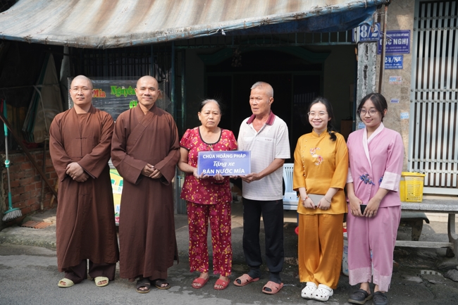 Chương trình từ thiện “Phương tiện nghĩa tình”.