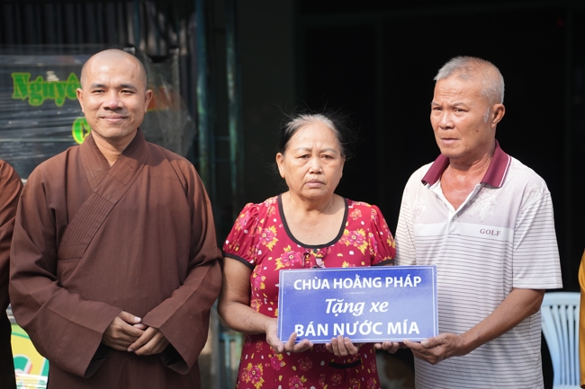 Chương trình từ thiện “Phương tiện nghĩa tình”.