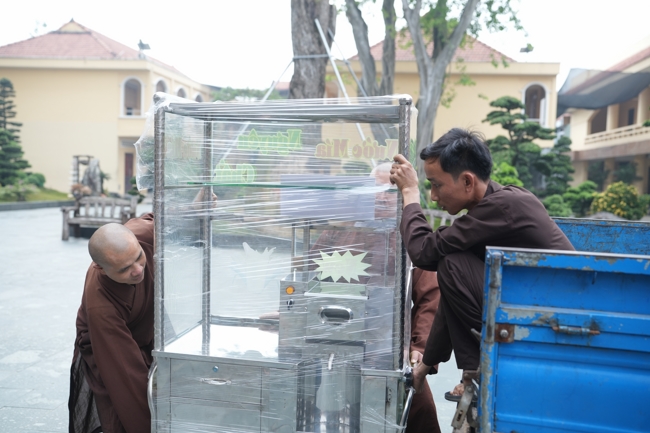 Chương trình từ thiện “Phương tiện nghĩa tình”.