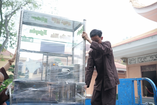 Chương trình từ thiện “Phương tiện nghĩa tình”.