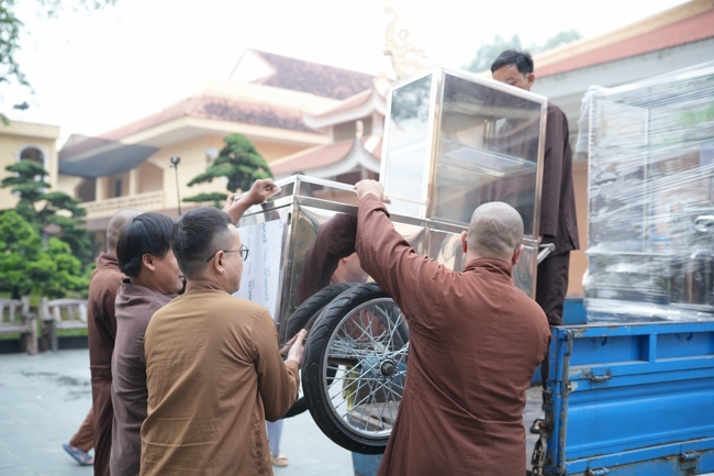 Chương trình từ thiện “Phương tiện nghĩa tình”.