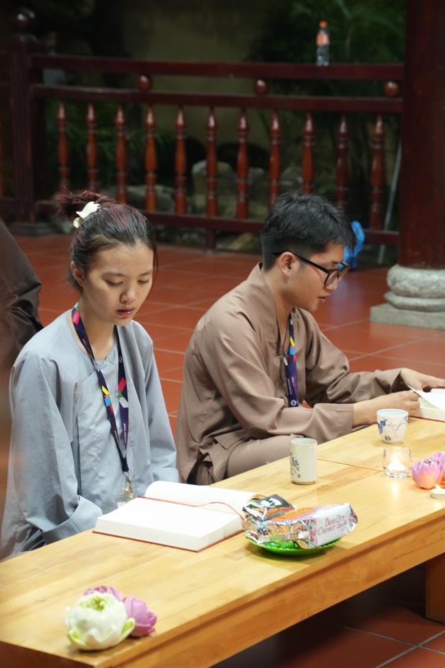 Buổi chia sẻ của Đại đức Thích Tâm Trường cùng Hội sinh viên chùa Hoằng Pháp.