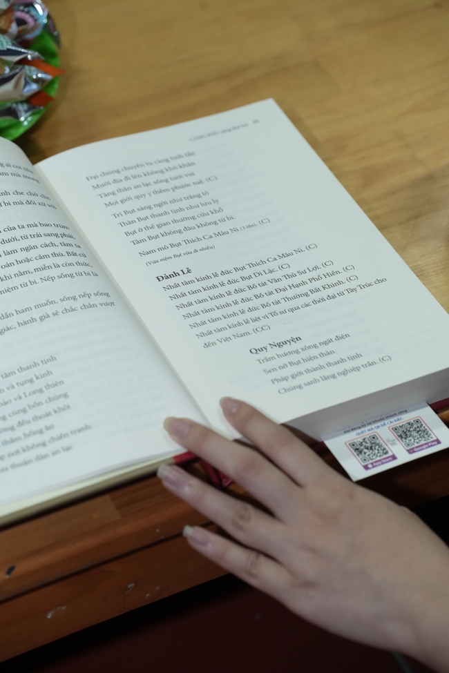 Buổi chia sẻ của Đại đức Thích Tâm Trường cùng Hội sinh viên chùa Hoằng Pháp.