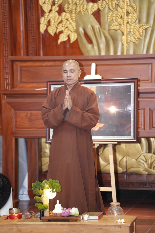 Buổi chia sẻ của Đại đức Thích Tâm Trường cùng Hội sinh viên chùa Hoằng Pháp.