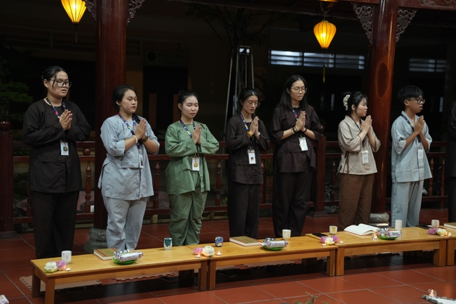 Buổi chia sẻ của Đại đức Thích Tâm Trường cùng Hội sinh viên chùa Hoằng Pháp.