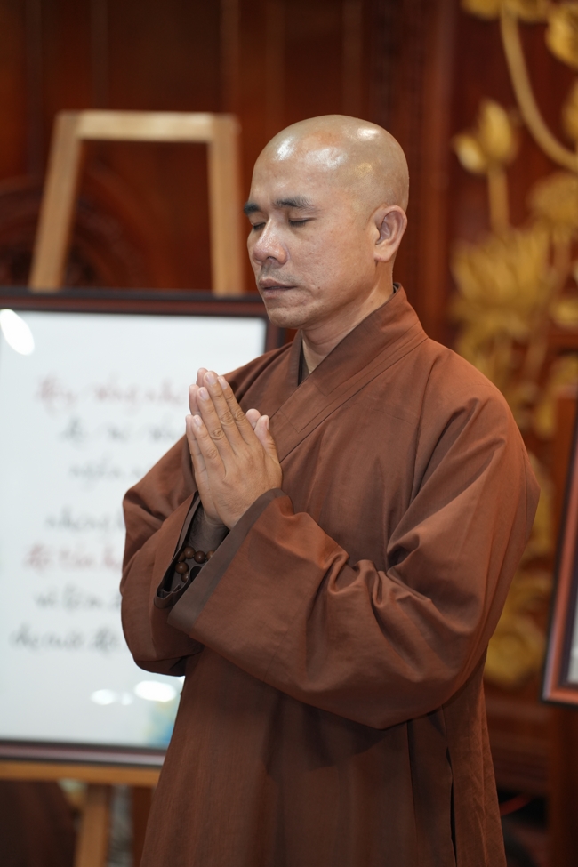 Buổi chia sẻ của Đại đức Thích Tâm Trường cùng Hội sinh viên chùa Hoằng Pháp.