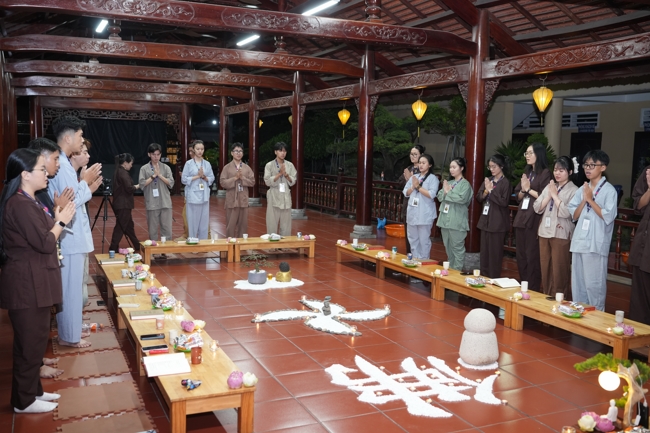 Buổi chia sẻ của Đại đức Thích Tâm Trường cùng Hội sinh viên chùa Hoằng Pháp.