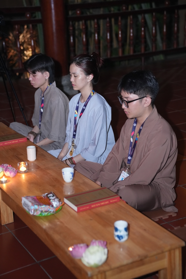 Buổi chia sẻ của Đại đức Thích Tâm Trường cùng Hội sinh viên chùa Hoằng Pháp.