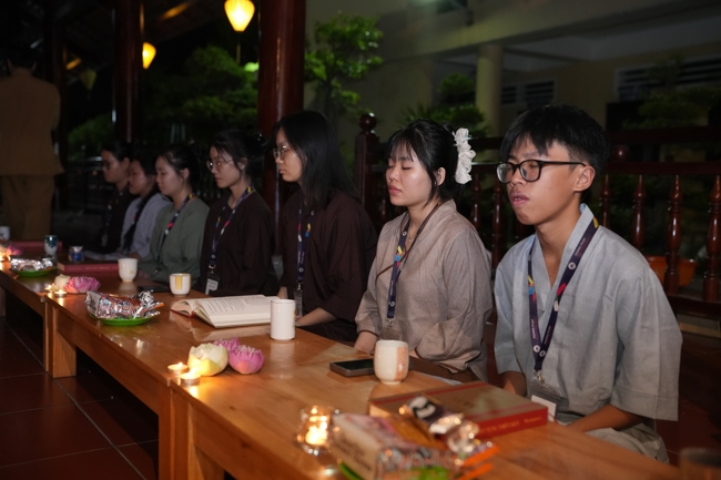 Buổi chia sẻ của Đại đức Thích Tâm Trường cùng Hội sinh viên chùa Hoằng Pháp.