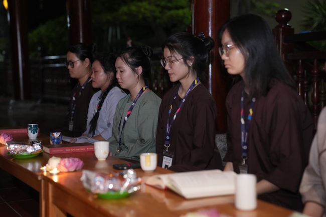 Buổi chia sẻ của Đại đức Thích Tâm Trường cùng Hội sinh viên chùa Hoằng Pháp.