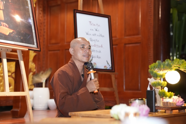 Buổi chia sẻ của Đại đức Thích Tâm Trường cùng Hội sinh viên chùa Hoằng Pháp.