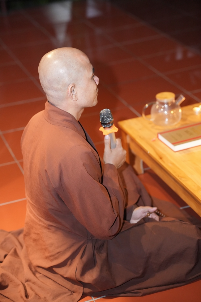 Buổi chia sẻ của Đại đức Thích Tâm Trường cùng Hội sinh viên chùa Hoằng Pháp.