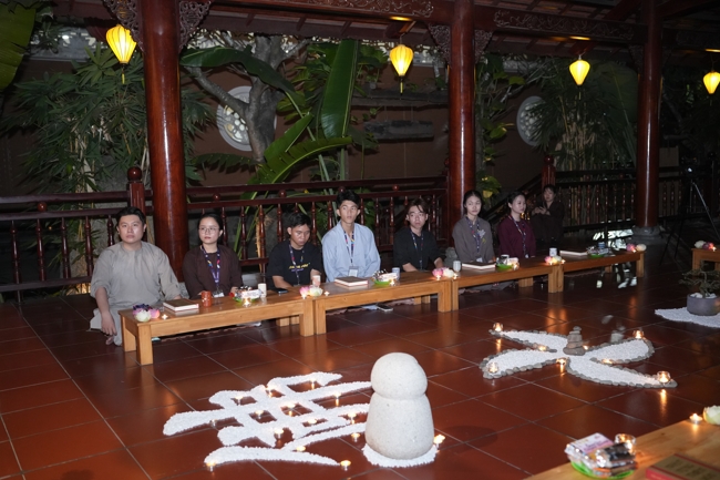 Buổi chia sẻ của Đại đức Thích Tâm Trường cùng Hội sinh viên chùa Hoằng Pháp.