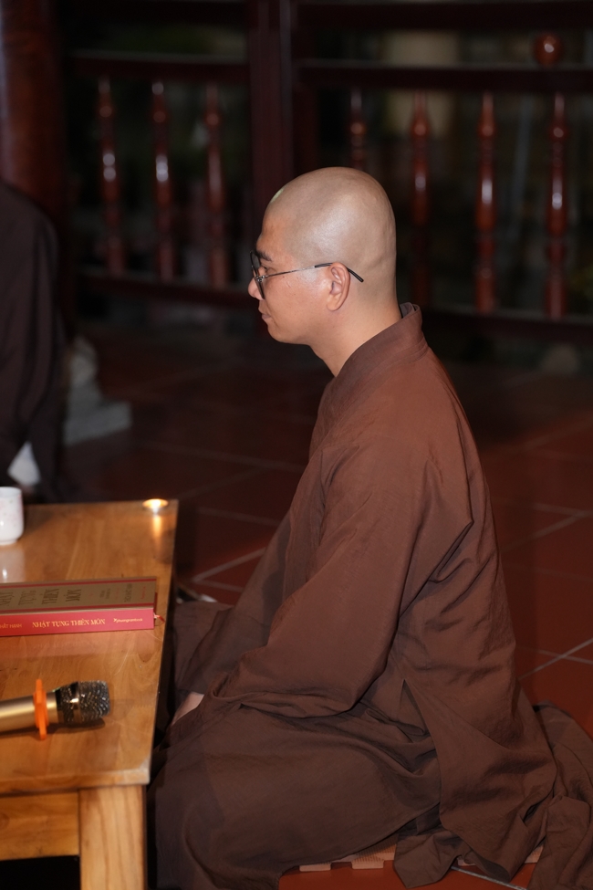 Buổi chia sẻ của Đại đức Thích Tâm Trường cùng Hội sinh viên chùa Hoằng Pháp.