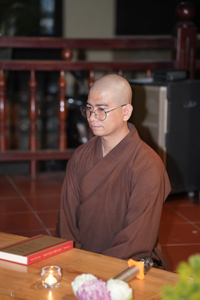 Buổi chia sẻ của Đại đức Thích Tâm Trường cùng Hội sinh viên chùa Hoằng Pháp.