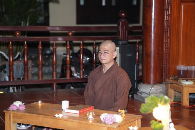 Buổi chia sẻ của Đại đức Thích Tâm Trường cùng Hội sinh viên chùa Hoằng Pháp.