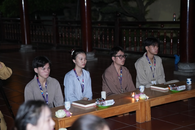 Buổi chia sẻ của Đại đức Thích Tâm Trường cùng Hội sinh viên chùa Hoằng Pháp.