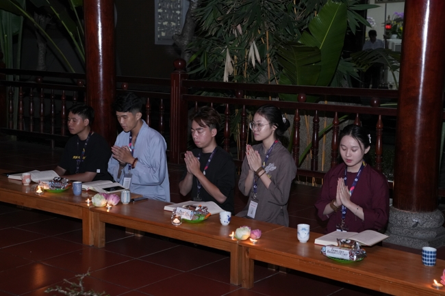 Buổi chia sẻ của Đại đức Thích Tâm Trường cùng Hội sinh viên chùa Hoằng Pháp.