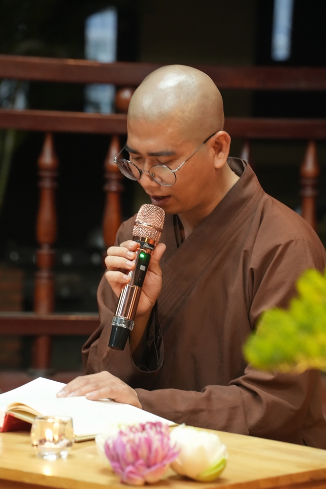 Buổi chia sẻ của Đại đức Thích Tâm Trường cùng Hội sinh viên chùa Hoằng Pháp.