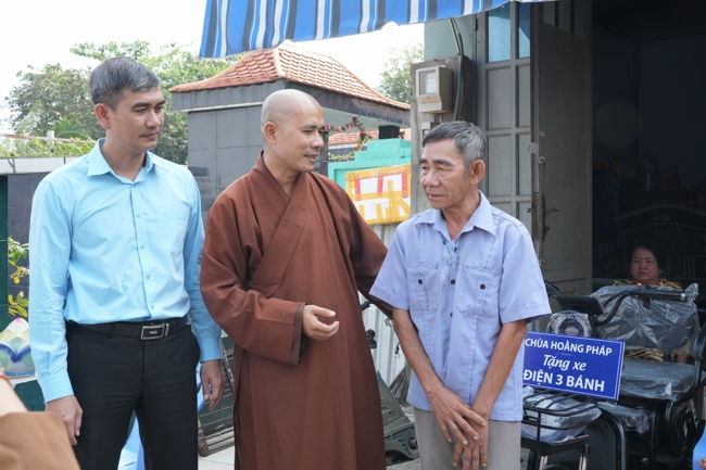 Chương trình từ thiện “Phương tiện nghĩa tình”.