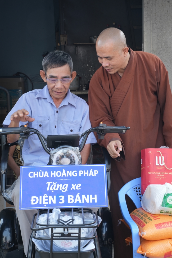 Chương trình từ thiện “Phương tiện nghĩa tình”.