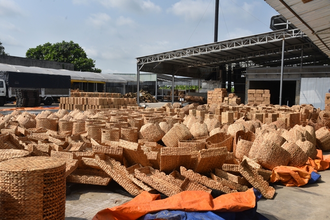 Charity Board: The Shop Opening Ceremony at Kim Hưng Company in Cần Thơ province