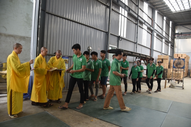 Charity Board: The Shop Opening Ceremony at Kim Hưng Company in Cần Thơ province
