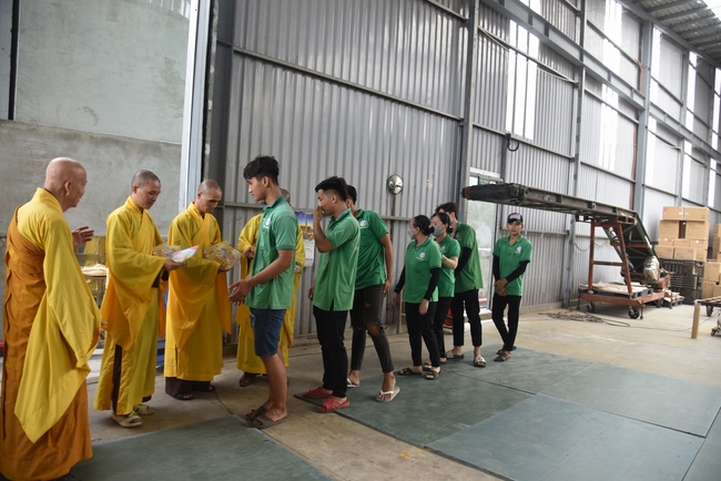 Charity Board: The Shop Opening Ceremony at Kim Hưng Company in Cần Thơ province