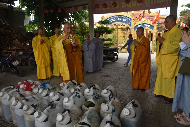 Charity Board: The Shop Opening Ceremony at Kim Hưng Company in Cần Thơ province