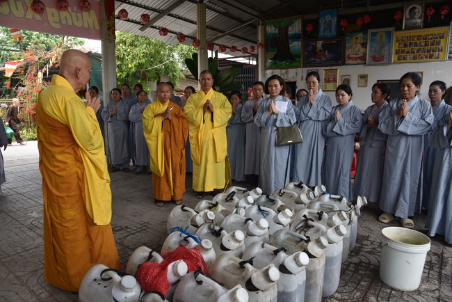 Charity Board: The Shop Opening Ceremony at Kim Hưng Company in Cần Thơ province
